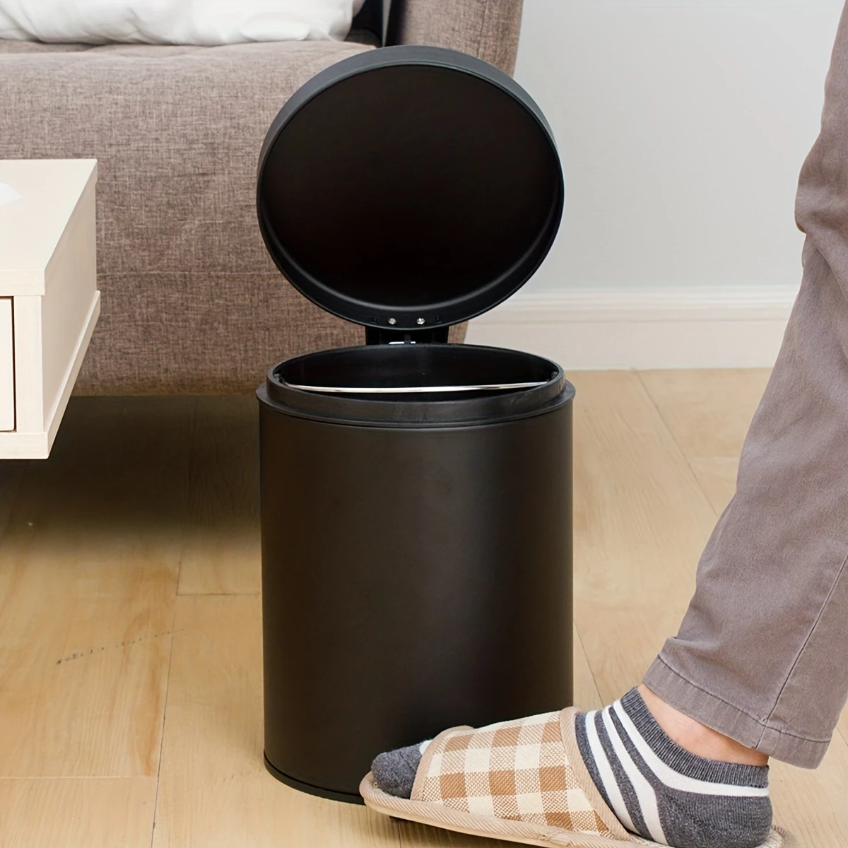 3L Matte Black Metal Trash Can - Image 3